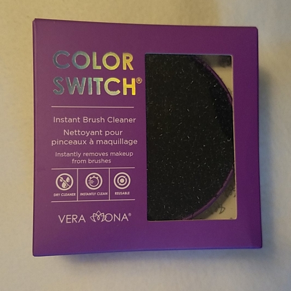 Vera Mona Other - NWT Vera Mona Color Swith Brush Cleaner